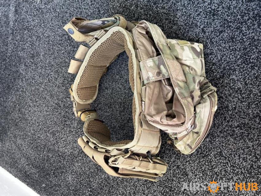 BATTLE BELT + POUCHES - Used airsoft equipment