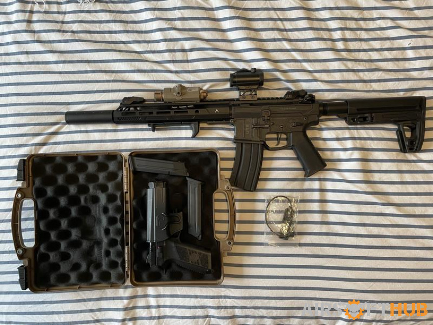 DE m4 aeg, red dot, torch - Used airsoft equipment