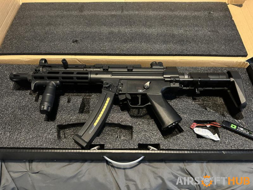 CYMA Platinum SMG-5 - Used airsoft equipment