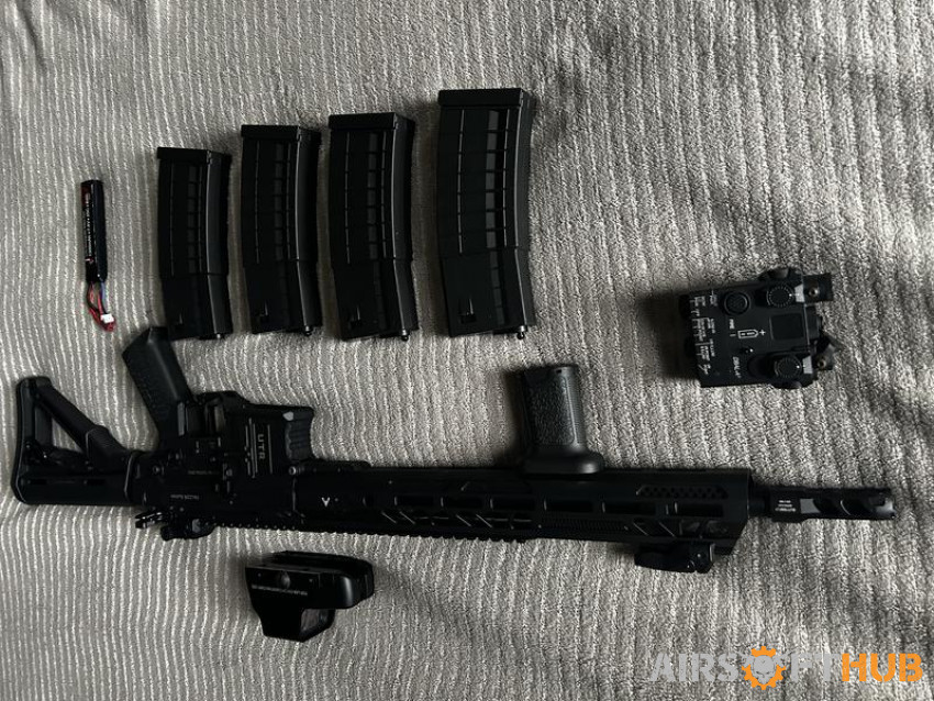 Double Eagle UTR556 + Extras - Used airsoft equipment