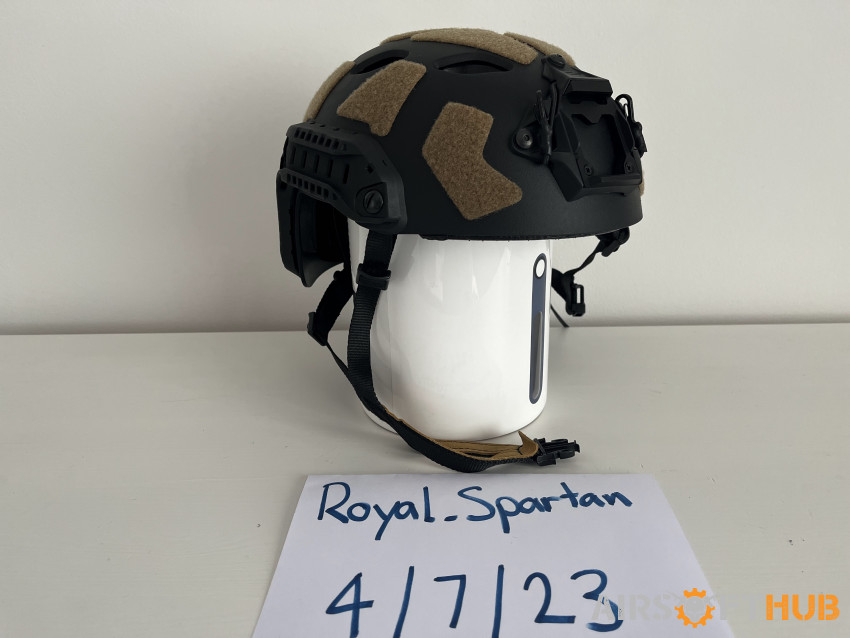 Tactical SF Helmet Black L/XL - Used airsoft equipment
