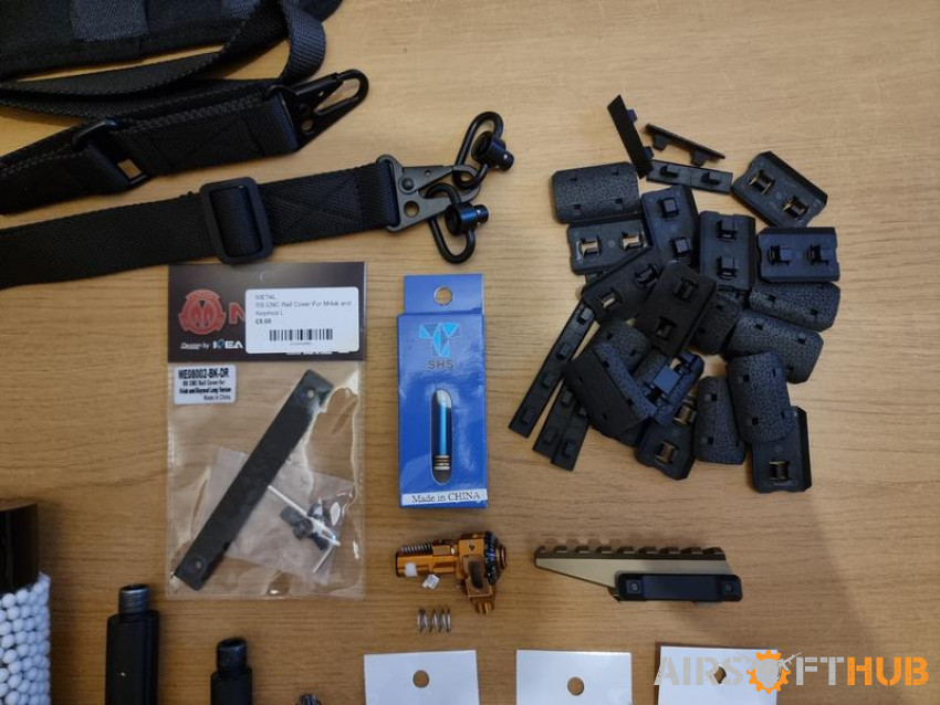 Assortment of parts/accessorie - Used airsoft equipment