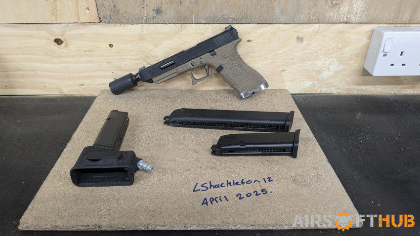 WE Glock 34 with extras - Used airsoft equipment