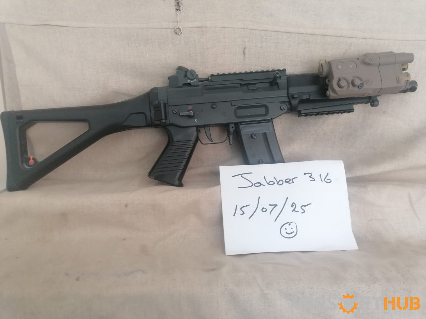 Sig Sauer 552 aeg with 13 mags - Used airsoft equipment