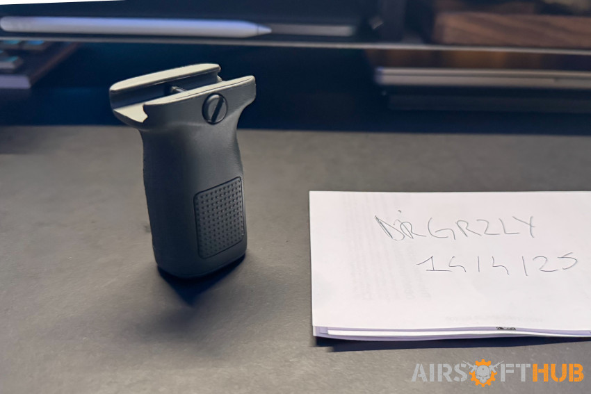PTS EPF2-S Vertical Foregrip - Used airsoft equipment