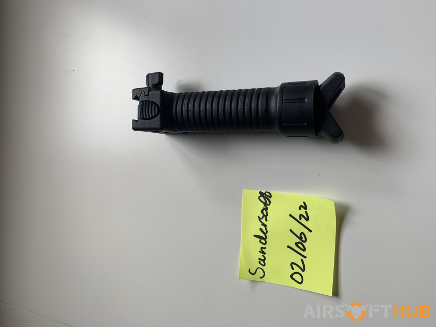 Selling Foregrip /w Bipod - Used airsoft equipment