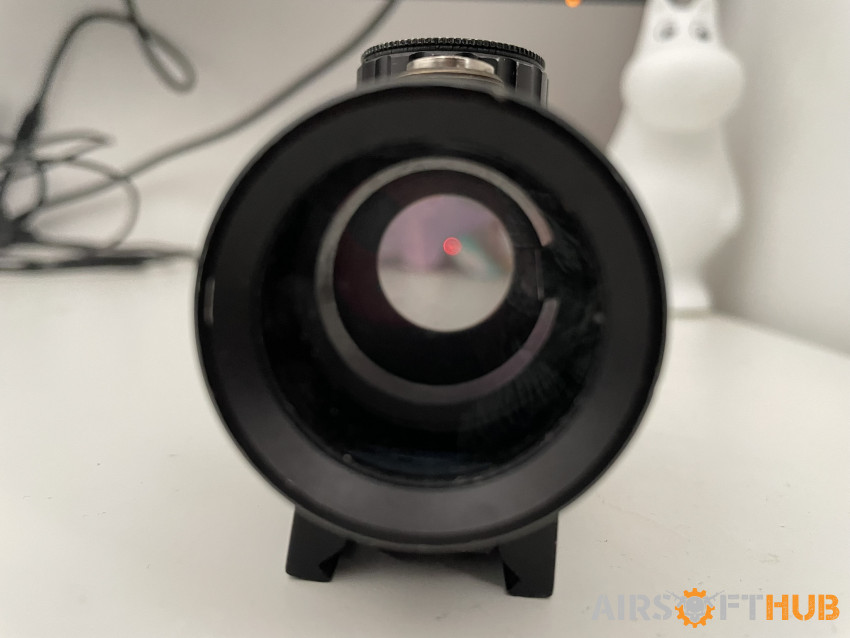 1x Red Dot Optic / Scope - Used airsoft equipment