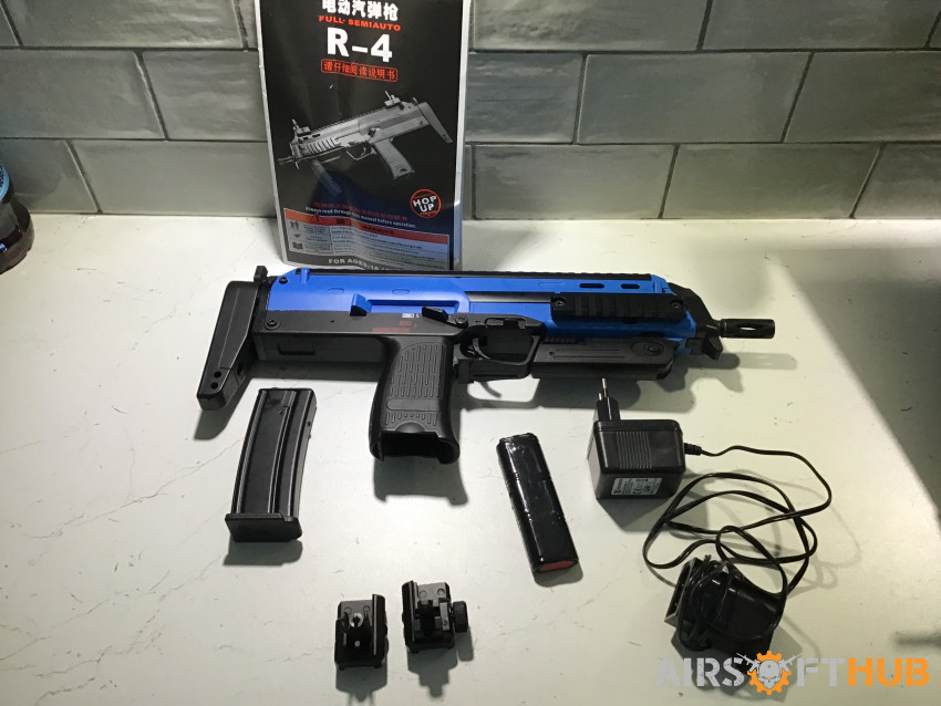 Well R-4 Airsoft Gun +extras - Used airsoft equipment