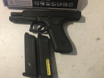 Umarex G17GEN 5 with extra Mag - Used airsoft equipment