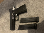 1911 gas blowback with 2 mags - Used airsoft equipment