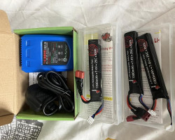 Li-Po batteries & charger - Used airsoft equipment