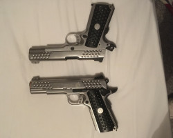 WE knight hawk pistols x2 - Used airsoft equipment