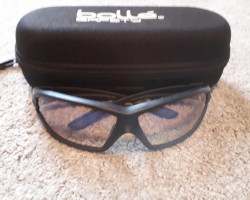 4 Case and goggles used - Used airsoft equipment