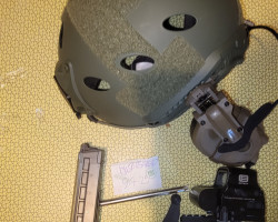 Helmet, holo, mag, barrel, kar - Used airsoft equipment