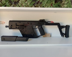 Ares Vector- Comes with 6 mags - Used airsoft equipment