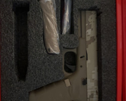 Raven eu17 and hard case - Used airsoft equipment