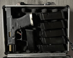 WEI - I Glock 19 with 6 Mags - Used airsoft equipment