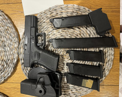 WE Glock 19, 4 mags and HPA - Used airsoft equipment