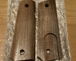 1911 Wood Grips - Used airsoft equipment