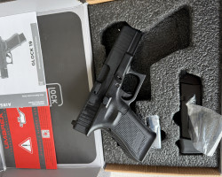 SRC Glock 19 Gen5 MOS  Umarex - Used airsoft equipment