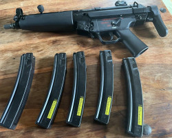 Heckler and Koch mp5 & 5 mags - Used airsoft equipment