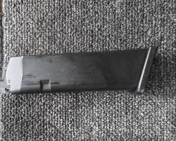 Blue duel tone glock with mag - Used airsoft equipment