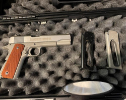 Classic m1911 pistol with co2 - Used airsoft equipment