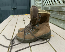 MEINDL BOOTS SIZE 4M - Used airsoft equipment