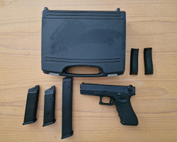 WE g18c with mags and case - Used airsoft equipment