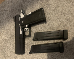 1911 gas blowback with 2 mags - Used airsoft equipment