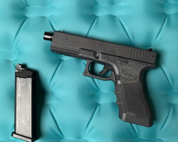 WE G17 Glock 17 with mag mint - Used airsoft equipment