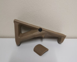 20mm RISAngled Foregrip Tan - Used airsoft equipment
