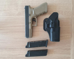 We glock 17 and extras - Used airsoft equipment